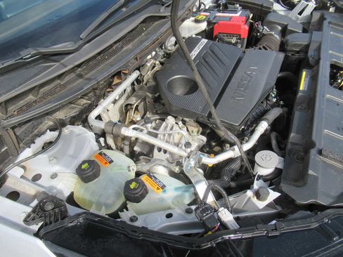 Used 2023 Nissan Rogue SV image 13