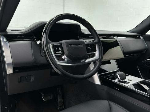 Used 2025 Land Rover Range Rover Long Wheelbase SE image 10