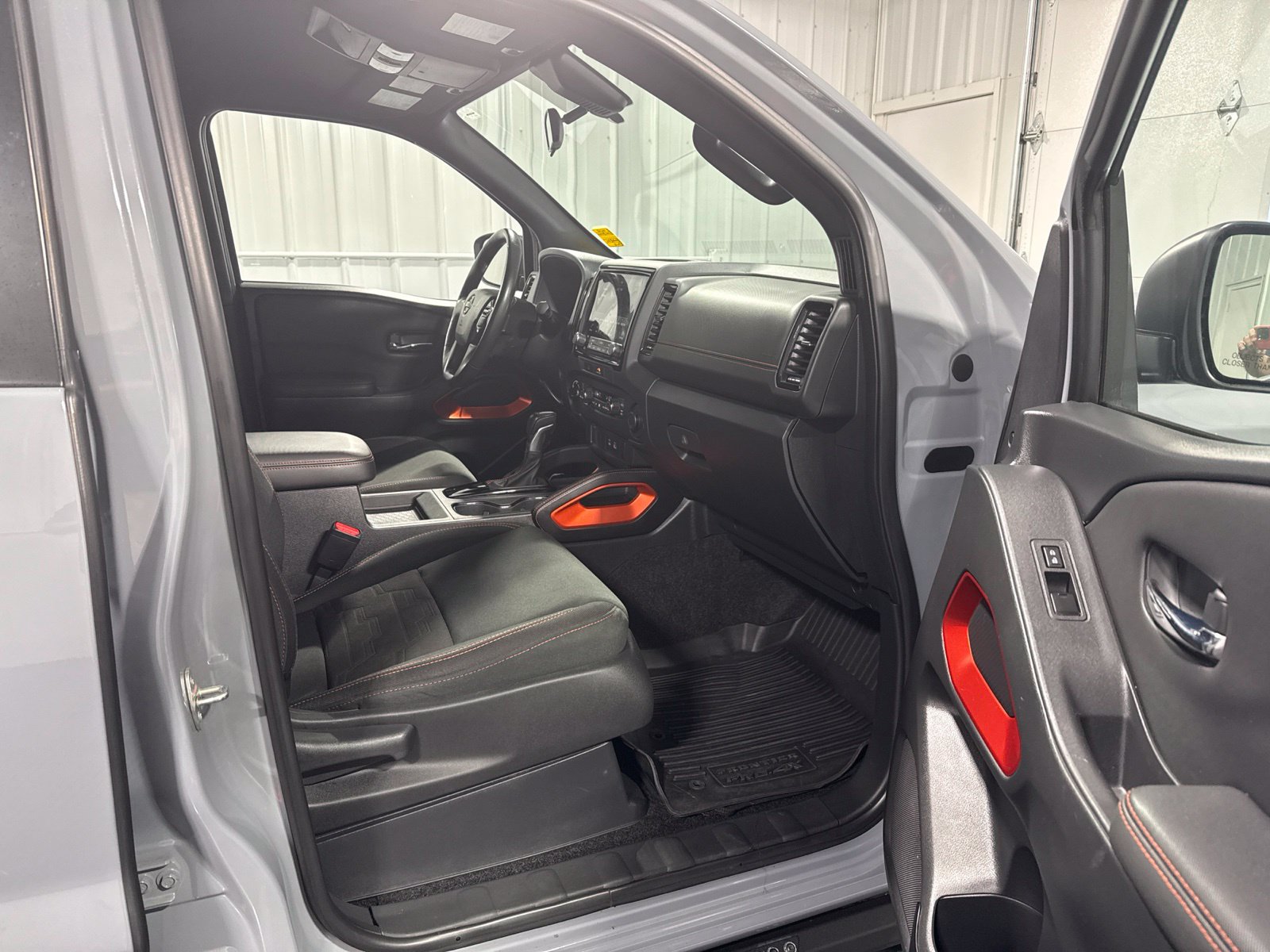 Used 2022 Nissan Frontier PRO-4X w/ Off-Road Protection Package AWD/4WD image 12