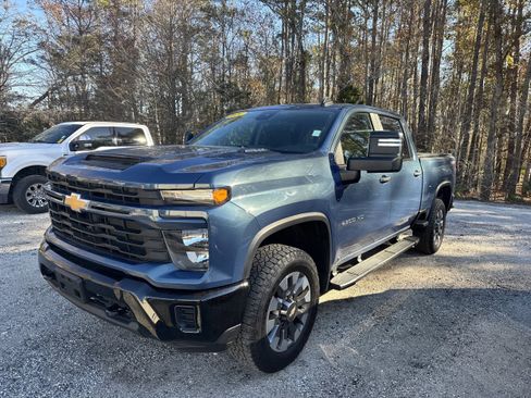 Used 2024 Chevrolet Silverado 2500 Custom w/ Custom Convenience Package AWD/4WD image 1