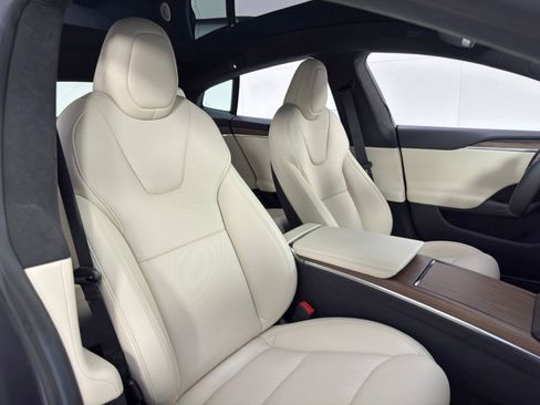 Used 2022 Tesla Model S image 41