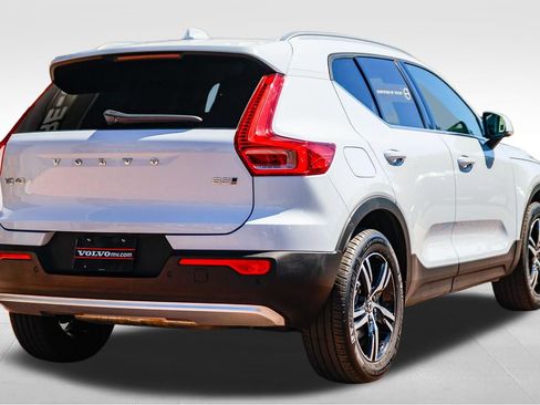 Used 2025 Volvo XC40 B5 Core AWD/4WD image 8