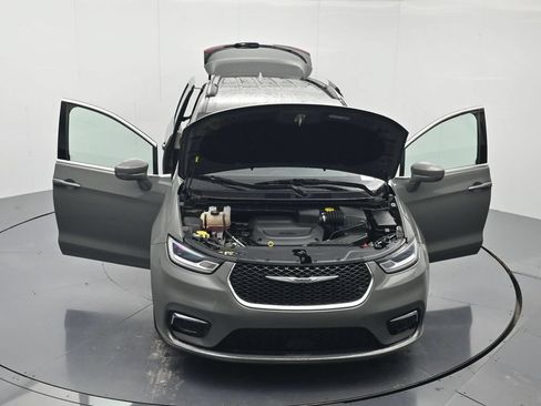 Used 2022 Chrysler Pacifica Touring-L FWD image 44