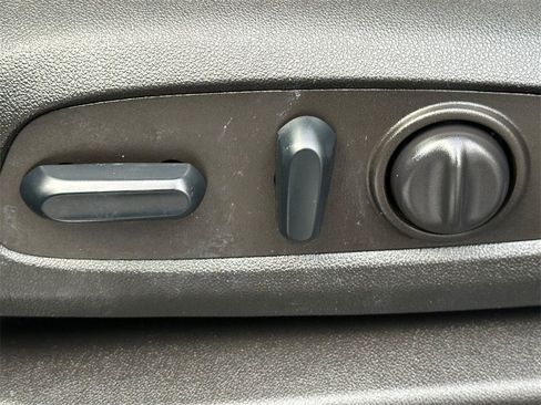 Used 2022 GMC Acadia SLT w/ Elevation Edition image 23