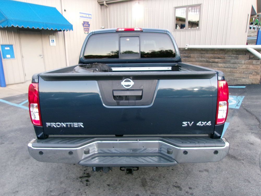 Used 2017 Nissan Frontier SV w/ SV Value Truck Package AWD/4WD image 9