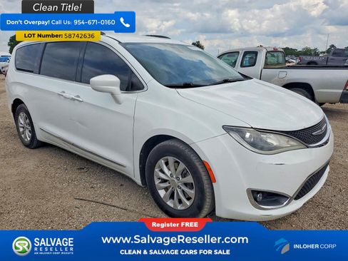 Used 2017 Chrysler Pacifica Touring-L FWD image 5