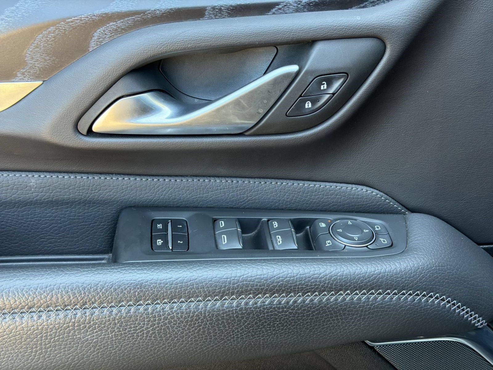 Used 2022 GMC Yukon Denali AWD/4WD image 32