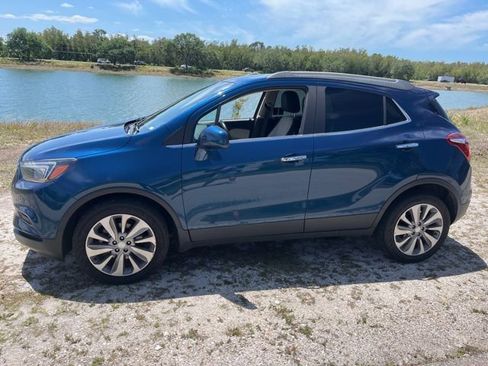 Used 2020 Buick Encore Preferred w/ Safety Package FWD image 3