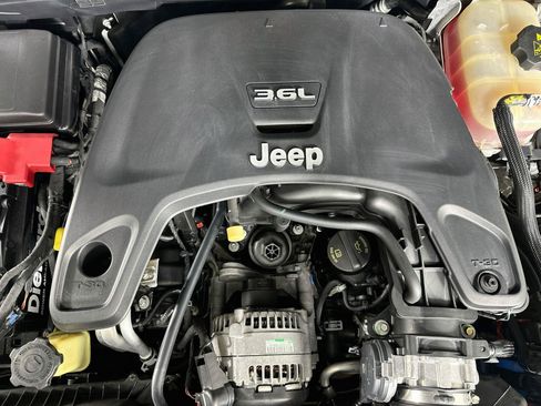 Used 2018 Jeep Wrangler Unlimited Sport AWD/4WD image 31