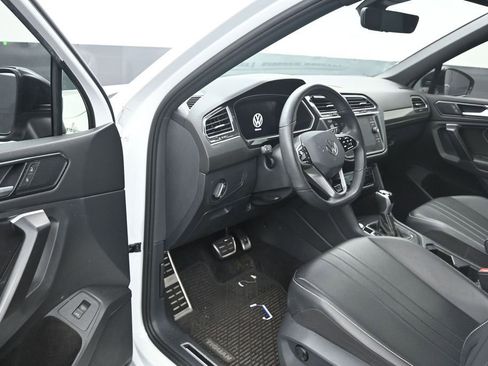 Used 2024 Volkswagen Tiguan SE R-Line FWD image 10