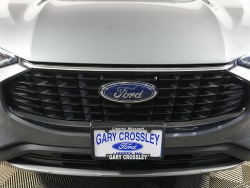 Used 2024 Ford Escape Platinum image 5