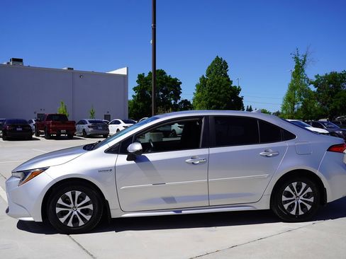 Used 2020 Toyota Corolla LE w/ Carpet Mat Package (TMS) image 3