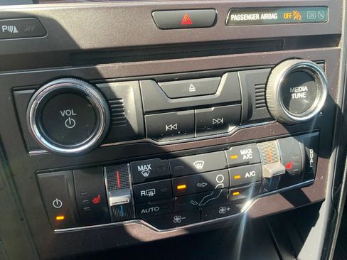 Used 2017 Ford Explorer XLT w/ Equipment Group 202A FWD image 29