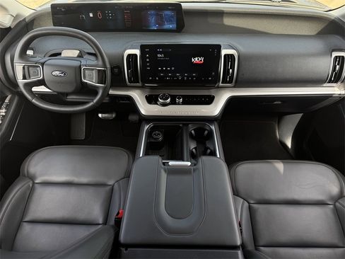 Used 2025 Ford Expedition Active image 11