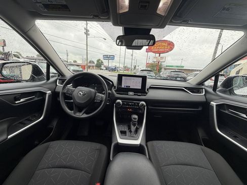 Used 2025 Toyota RAV4 XLE AWD/4WD image 14