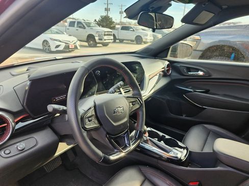 Used 2024 Chevrolet Trax RS image 21