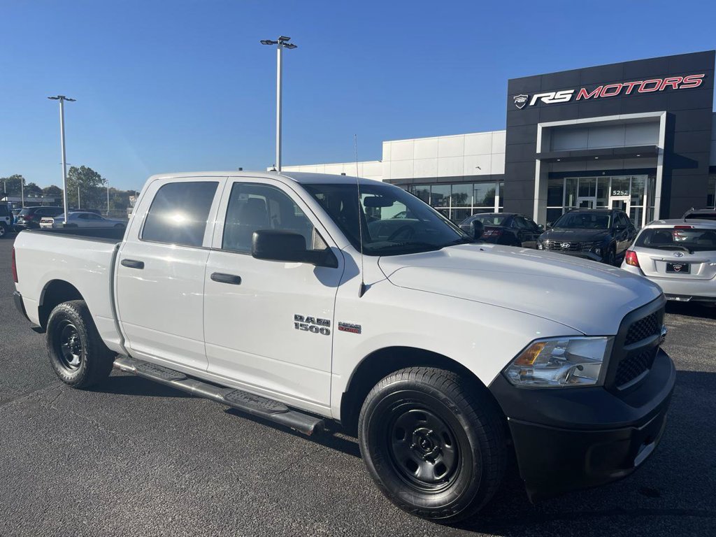 Used 2018 RAM 1500 4x4 Crew Cab image 1