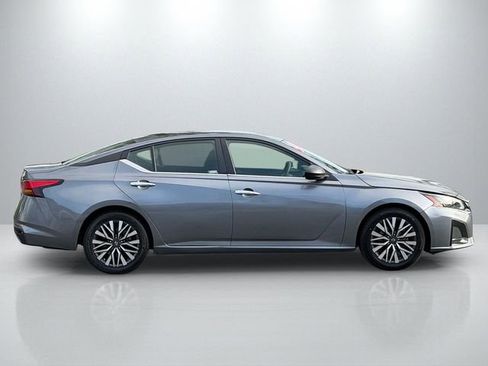 Used 2024 Nissan Altima 2.5 SV image 8