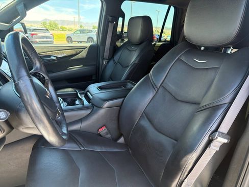 Used 2015 Cadillac Escalade Platinum AWD/4WD image 11