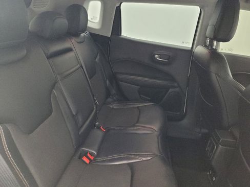 Used 2017 Jeep Compass Latitude w/ Popular Equipment Group FWD image 19