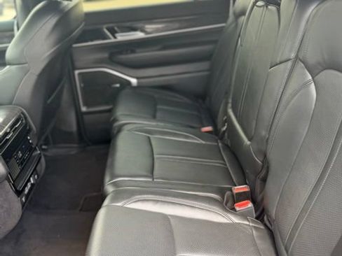 Used 2022 Jeep Wagoneer Series III AWD/4WD image 12
