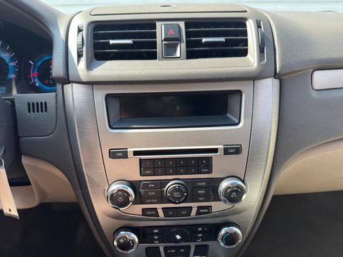 Used 2011 Ford Fusion SE FWD image 22
