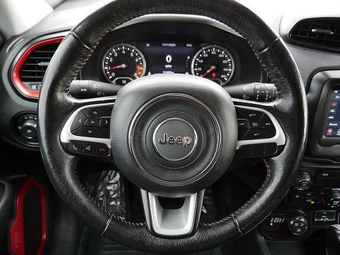 Used 2018 Jeep Renegade Trailhawk w/ Cold Weather Group II image 18