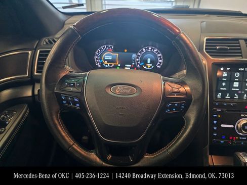 Used 2017 Ford Explorer Platinum image 11