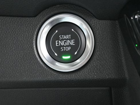 Used 2025 Chevrolet Traverse High Country FWD image 29