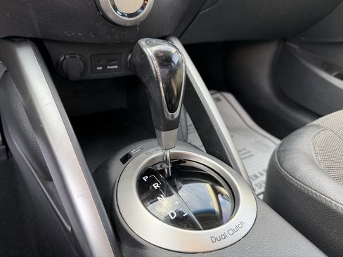 Used 2012 Hyundai Veloster w/ Style Pkg image 20