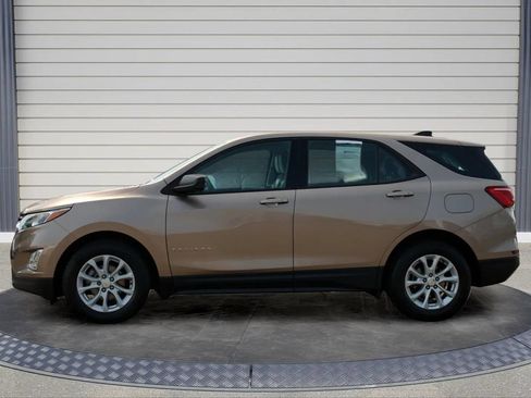 Used 2019 Chevrolet Equinox LS FWD image 4