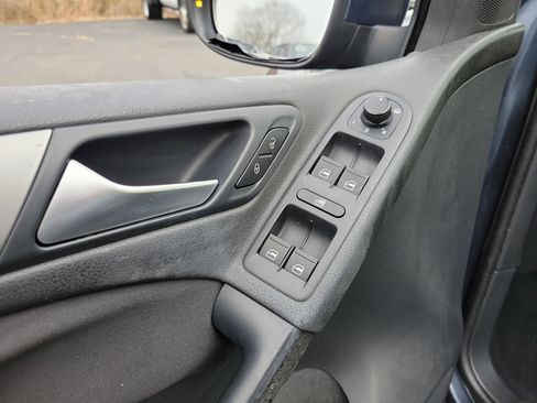 Used 2013 Volkswagen Golf 4-Door image 18