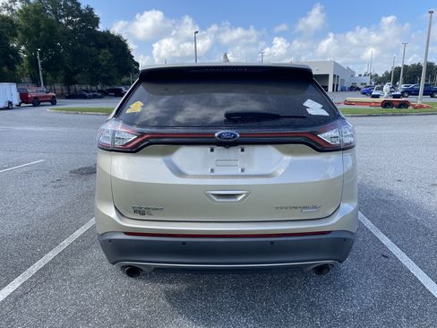 Used 2018 Ford Edge Titanium w/ Ford Safe & Smart Package FWD image 10