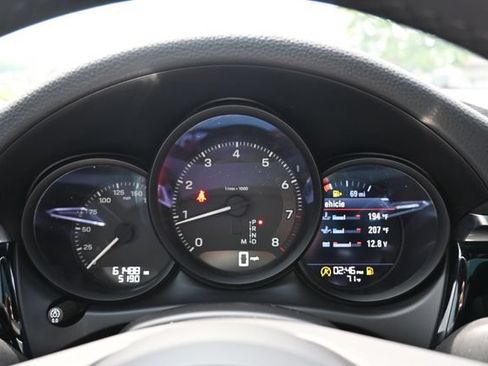 Used 2024 Porsche Macan AWD/4WD image 45