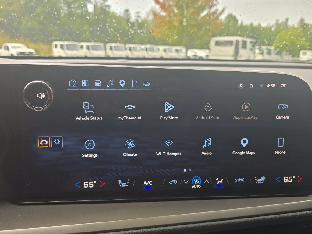 Used 2025 Chevrolet Traverse LT w/ Sun and Wheel Package FWD image 32