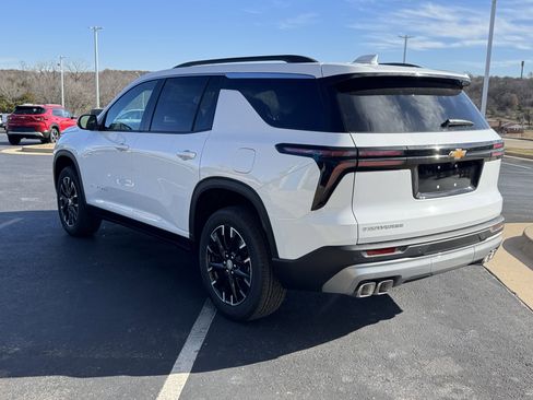 New 2026 Chevrolet Traverse LT image 3