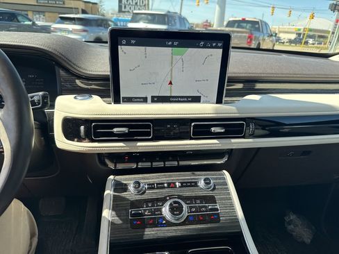 Used 2023 Lincoln Aviator Black Label w/ Dynamic Handling Package image 11