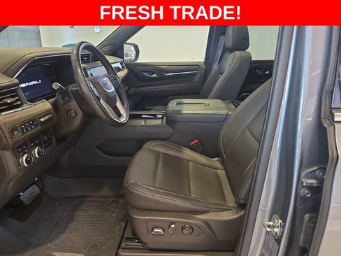 Used 2022 GMC Yukon Denali w/ Denali Premium Package AWD/4WD image 9