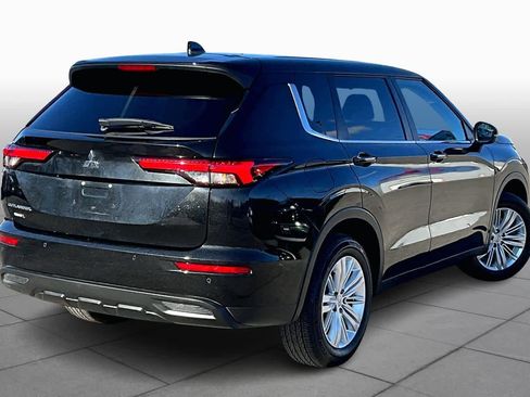 Used 2023 Mitsubishi Outlander ES image 13