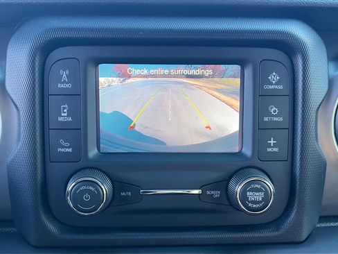 Used 2020 Jeep Wrangler Sport image 15