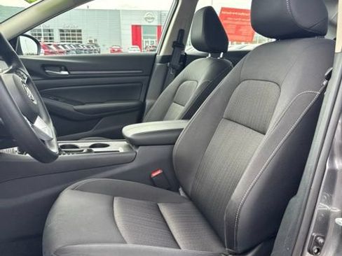 Certified 2025 Nissan Altima 2.5 SV FWD image 9