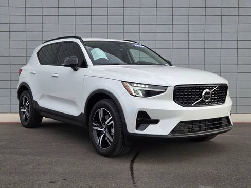 Certified 2024 Volvo XC40 B5 Core AWD/4WD image 6