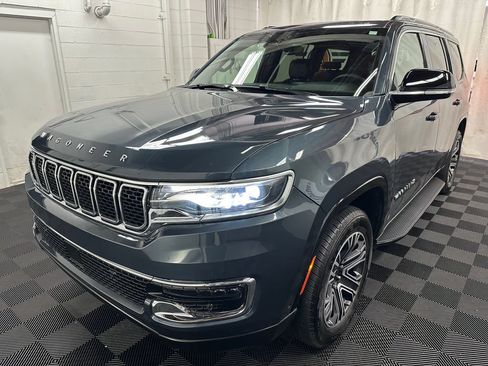 Used 2025 Jeep Wagoneer 4WD w/ Premium Group I image 4