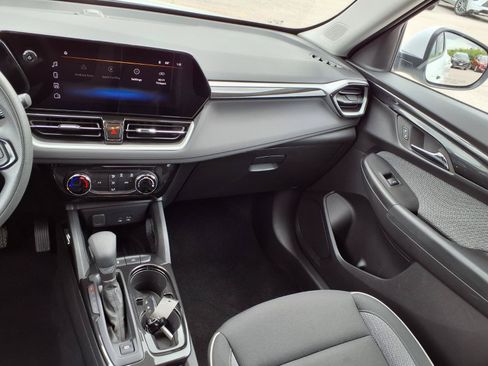 Used 2025 Chevrolet TrailBlazer LT w/ Driver Confidence Package FWD image 4