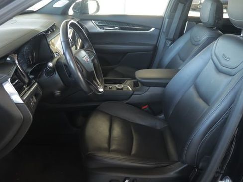 Used 2023 Cadillac XT6 Premium Luxury image 7