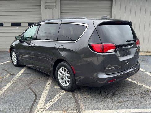 Used 2021 Chrysler Voyager Lxi FWD image 3