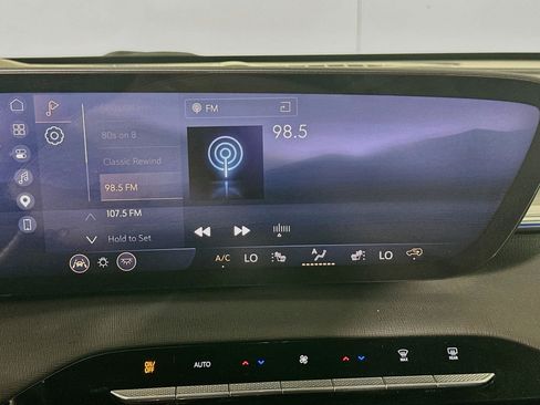 Used 2025 Buick Enclave Preferred FWD image 21