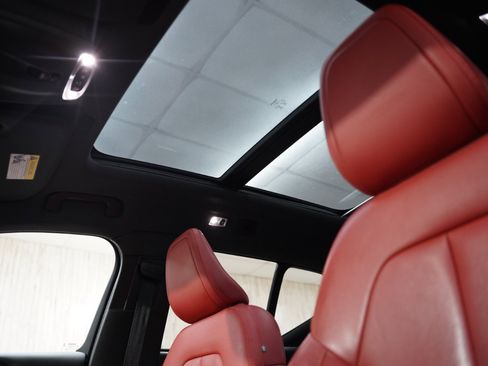 Used 2019 Volvo XC40 T5 Inscription image 23