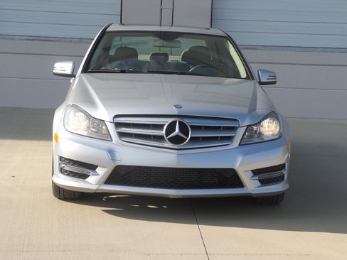 Used 2013 Mercedes-Benz C 250 Sport image 2