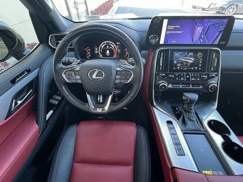 Used 2024 Lexus LX 600 F Sport image 11